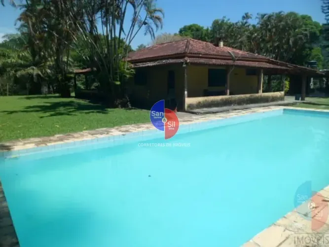 Fazenda à venda, composta de 8 quartos sendo 1 suíte, 5 banheiros, 100.000m², localizada e
