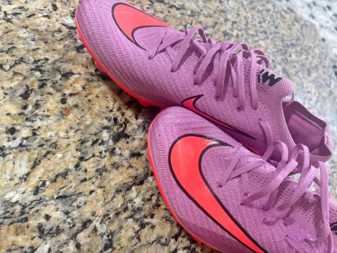Chuteira Nike profissional 41