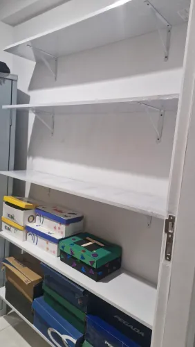 Prateleira no plástico 
