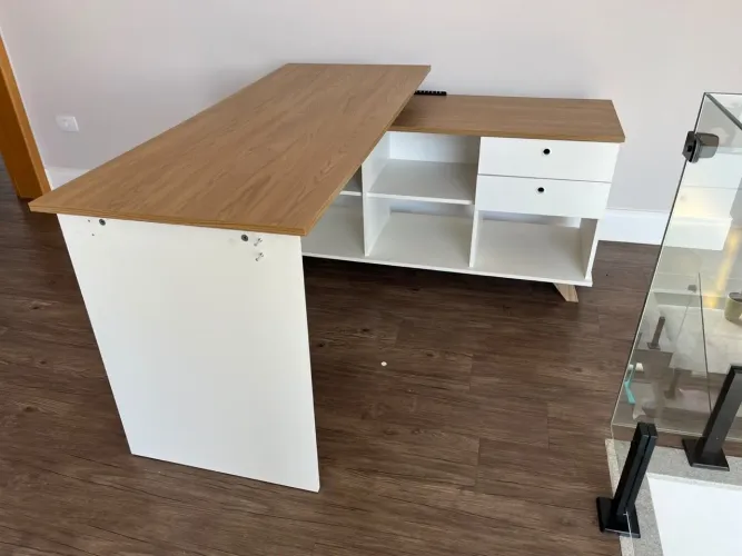 Escrivaninha em L 130x150 com 2 gavetas