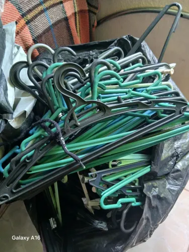 Vendo cabides 1 real a unidade!!!