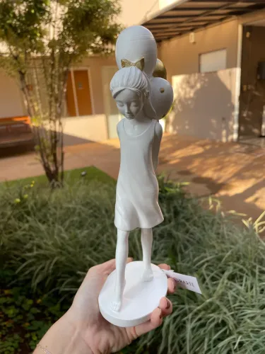 Escultura Decorativa - Menina com Balões