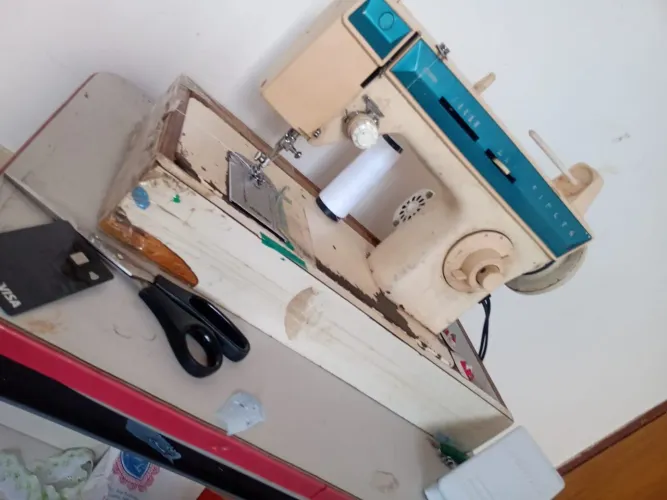 Máquina de costura RETA