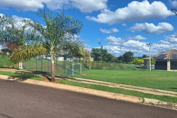 Terreno à venda no Condomínio Monte Azul: Seu Lar Ideal!