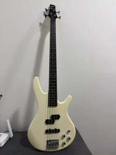 Baixo Ibanez 4 cordas GIO GSR200-PW