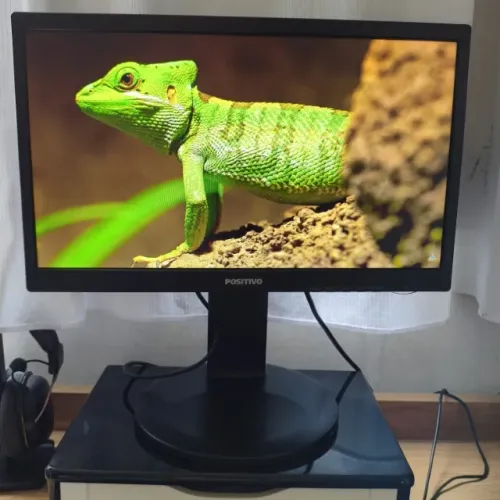 Monitor Positivo 19.5? LED Inclinação 90º & Altura HDMI + VGA Bivot 75Hz