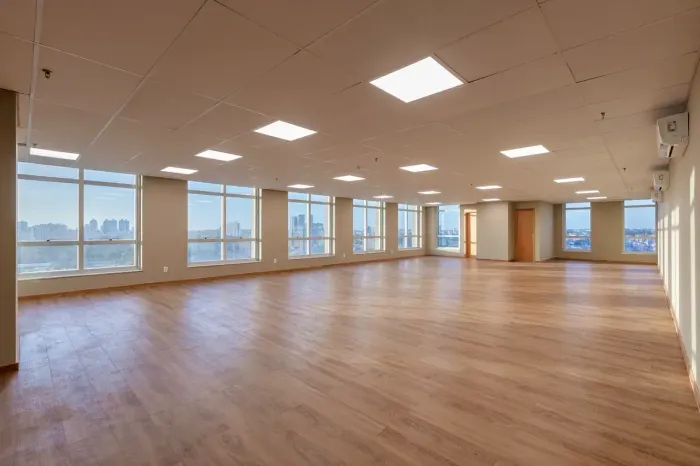 Meio andar corporativo para aluguel com 205 m² na Avenida Tancredo Neves.