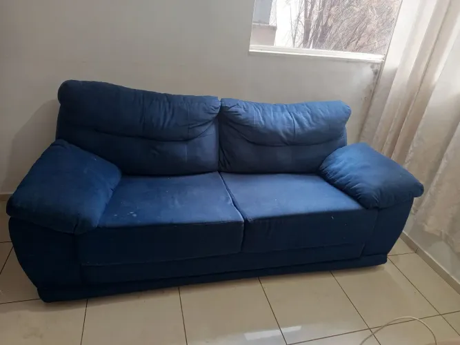 Vende-se sofá semi-novo em ótimo estado. Não faço entrega.