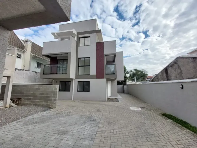 BELO SOBRADO NO CONDOMINIO FECHADO NO CORAÇÃO DO BAIRRO UBERABA.