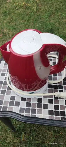 Chaleira elétrica vermelha