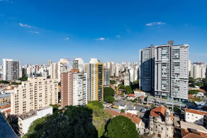 Apartamento em estilo penthouse, com terraço exclusivo e vista privilegiada