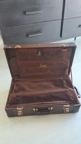Case original da série Weril Regium 