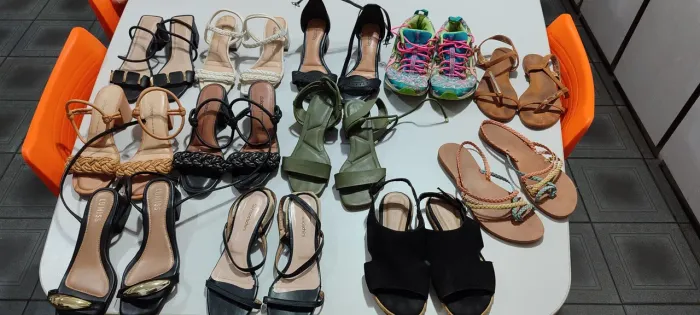 Kit com 10 pares de calçados feminino.