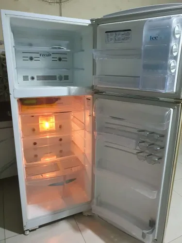 Geladeira GE frost free 300 litros