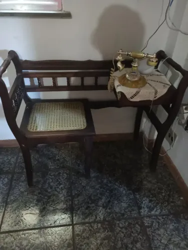 Cadeira antiga de telefone, em perfeito estado