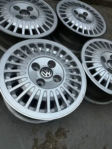 Vendo jogo de roda original Vw aro 13