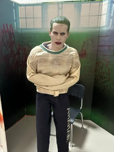 Hot Toys Joker arkham asylum version