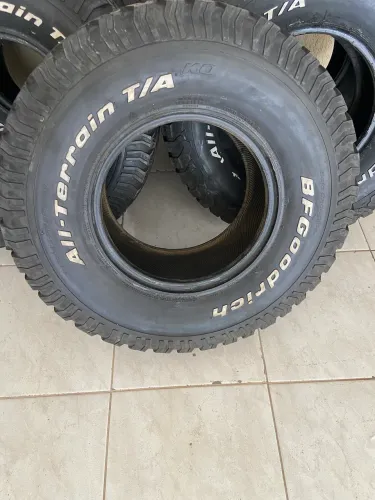 5 peneus BFGOOUDRICH 33x12.50 R15