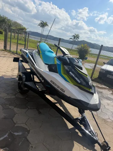 Jet ski