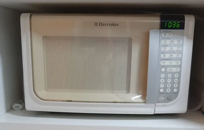 Microondas electrolux, ideal para aproveitar  peças 