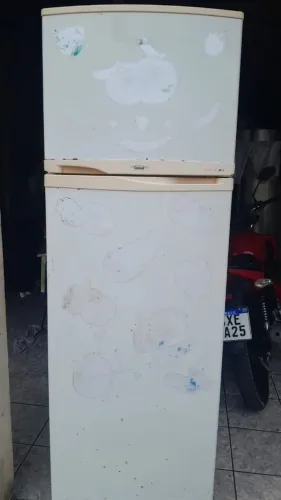 Vende-se Geladeira