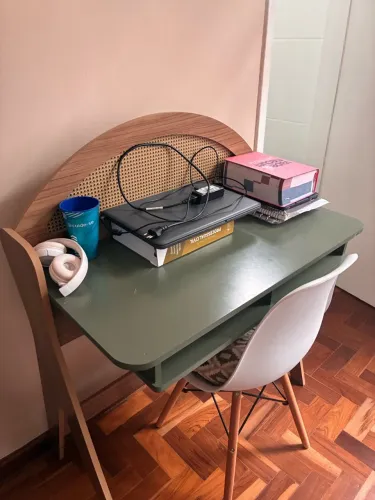 Escrivaninha + Cadeira