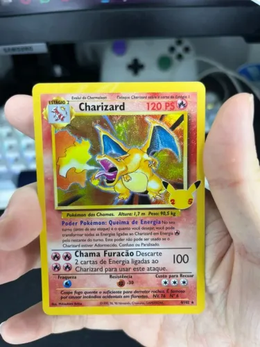 Charizard 4/102 - Coleção Clássica Celebrations 25 Anos - Original