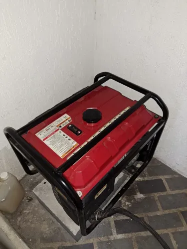 GERADOR CHICAGO PNEUMATIC modelo CP ³90 de 13 HP, 389 cm3 partida elétrica gasolina