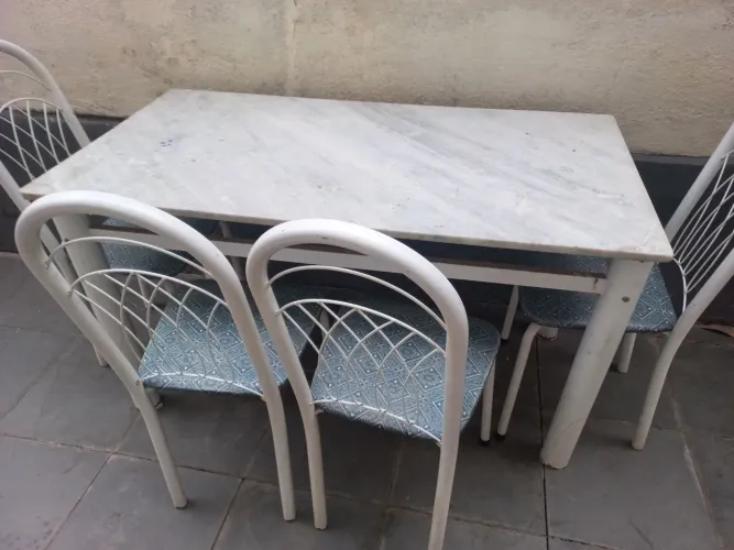 Mesa com 6 cadeiras