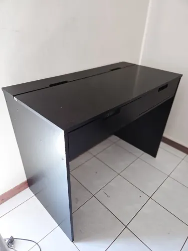 Escrivaninha Preta com Gaveta