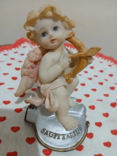Anjinho do signo de sagitário ( bibelô de resina)