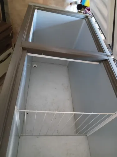Vende-se um frrezer 2 porta consul 534 litros 220w