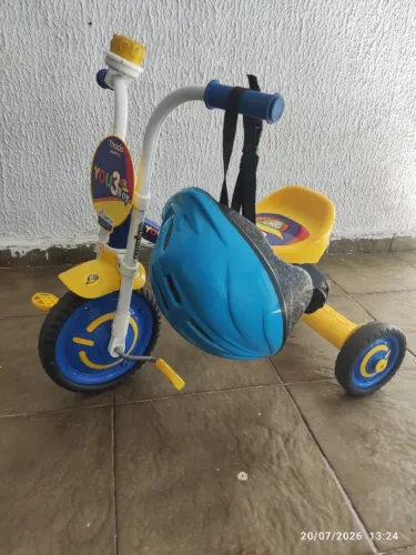 Triciclo Infantil Ultra Bikes Top Boy Jr COR/AZUL - AMARELO - Acompanha capa AZUL