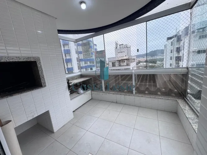 Amplo apartamento de 3 dormitórios