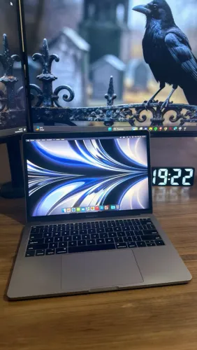 MacBook Pro 2017 | i5 | 8GB RAM | SSD