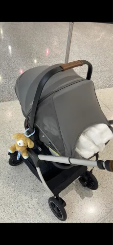 Carrinho de bebê + bebê conforto + base carro