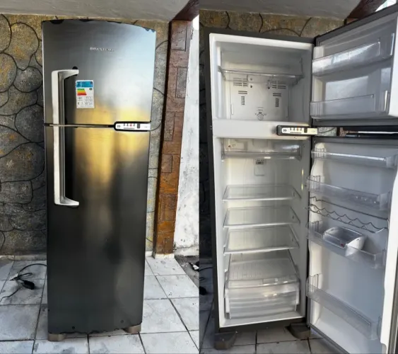 Geladeira de inox funcionando perfeitamente 