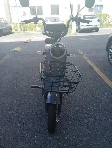 Moto elétrica em perfeito estado