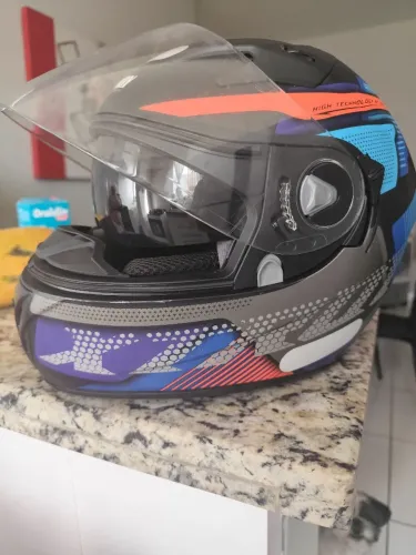 Capacete xtroy helmets com óculos interno fumê e naringueira 