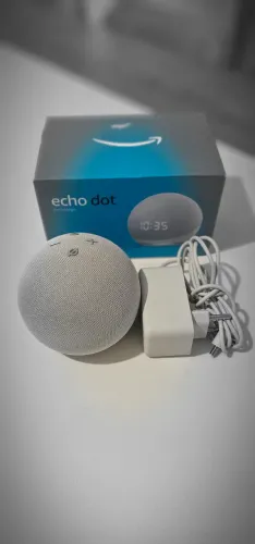 Echo Dot 4 geração branca com relógio