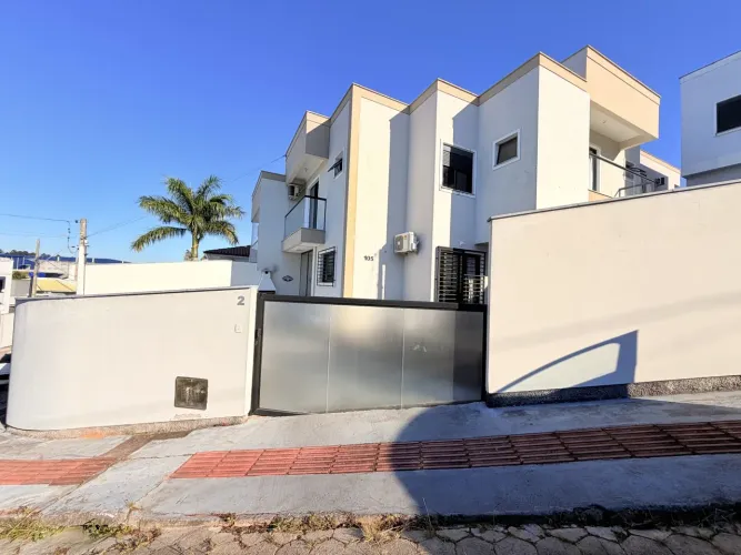 Sobrado para Venda em Palhoça, Bela Vista, 2 dormitórios, 2 suítes, 3 banheiros, 2 vagas