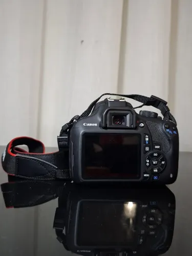 Cânon T5 + lente extra + kit com capinha