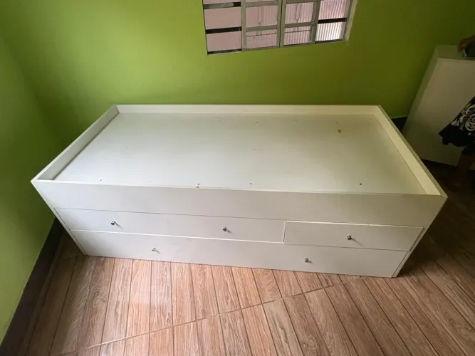 Cama com gavetas