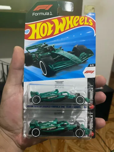 Aston Martin F1 hotwheels