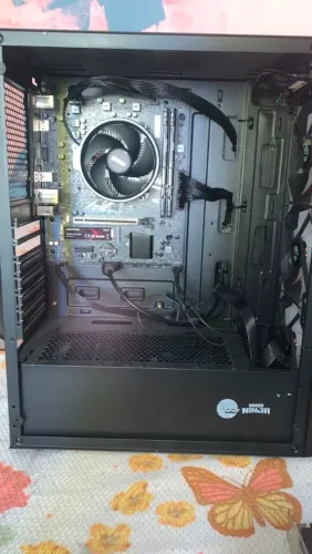 PC sem placa de vídeo, mas todas configurações funcionais.
