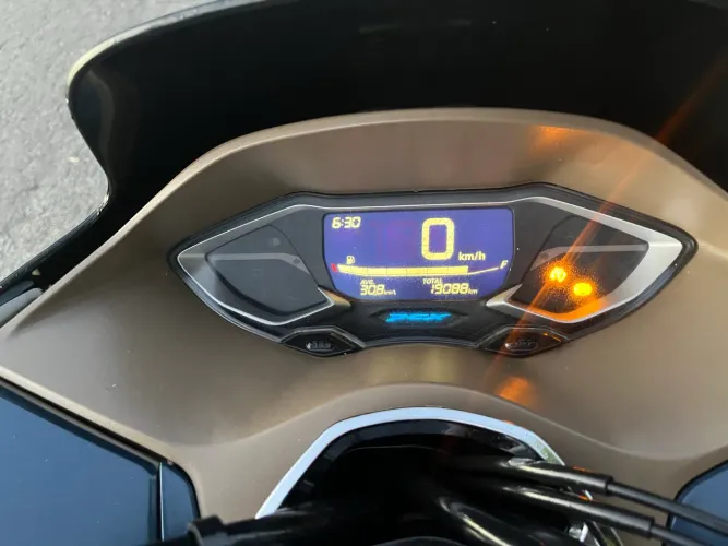 PCX DLX 160