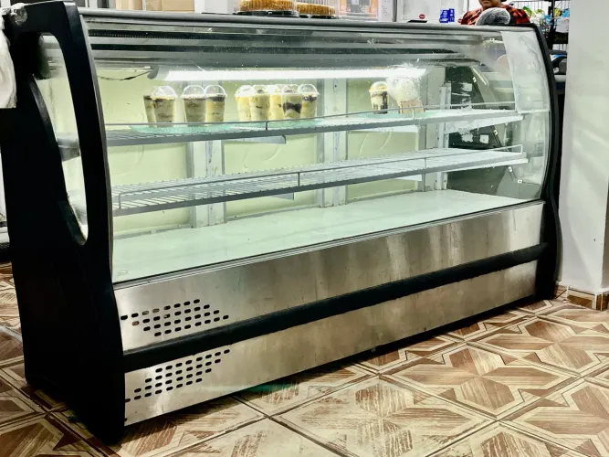 Vendo expositor que vc pode usar refrigerado ou não 