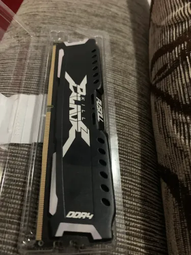 Memória RAM 8gb 3200mhz Pulskill em estado de zero