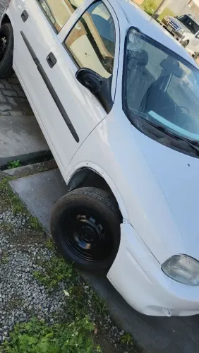 Vendo ou troco Corsa 2000 4 portas 