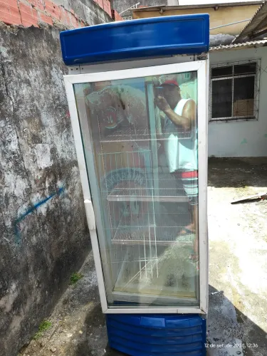 Freezer expositor red bull 110v